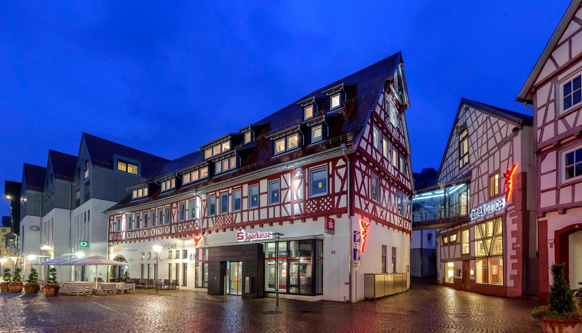 danekdance Tanzstudio in der Calwer Innenstadt bei Nacht